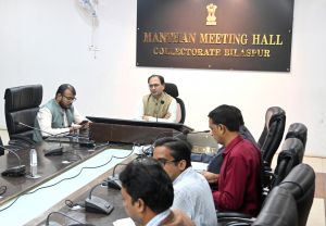  कलेक्टर ने की पीएम सूर्यघर बिजली योजना की समीक्षा