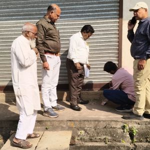 दिलीप कुमार पटेल द्वारा बकाया राशि अदा नहीं करने पर उनके फर्म को तत्काल किया सीलबंद दिलीप कुमार पटेल द्वारा बकाया राशि अदा नहीं करने पर उनके फर्म को तत्काल किया सीलबंद