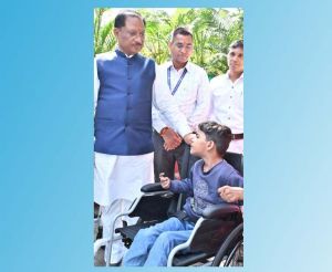  पैरों से चित्र उकेरने वाली पूनम बिटिया के जीवन में मुख्यमंत्री ने भरी नई उम्मीद