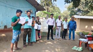  दंतेवाड़ा जिले में युद्ध स्तर पर चलाये जा रहे है एसआईआर ई.एफ. फॉर्म वितरण कार्य