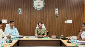  आबकारी विभाग की समीक्षा बैठक में अधिकारियों को राजस्व लक्ष्य प्राप्ति के निर्देश