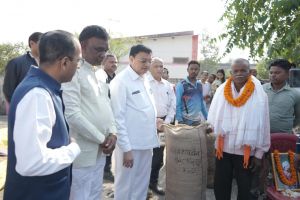 कैबिनेट मंत्री श्री देवांगन ने किया धान खरीदी का शुभारंभ