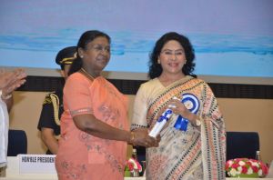  बालोद जिला पूर्वी जोन में अव्वल, राष्ट्रपति के हाथों मिला 2 करोड़ का इनाम और प्रशस्ति पत्र  