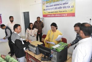 कलेक्टर श्रीमती मिश्रा ने बालोद एवं डौण्डीलोहारा विकासखण्ड के विभिन्न धान खरीदी केन्द्रों में पहुँचकर लिया व्यवस्थाओं का जायजा कलेक्टर श्रीमती मिश्रा ने बालोद एवं डौण्डीलोहारा विकासखण्ड के विभिन्न धान खरीदी केन्द्रों में पहुँचकर लिया व्यवस्थाओं का जायजा