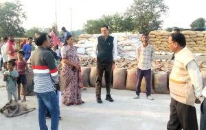 संभागायुक्त सत्यनारायण राठौर ने धान खरीदी केन्द्र खप्परवाड़ा का निरीक्षण किया संभागायुक्त सत्यनारायण राठौर ने धान खरीदी केन्द्र खप्परवाड़ा का निरीक्षण किया