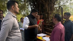   कलेक्टर दुदावत का दूरस्थ ग्रामों का दौरा,  एसआईआर गणना कार्य में तेजी के निर्देश