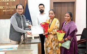  कलेक्टर ने उत्कृष्ट कार्य के लिए बीएलओ का किया सम्मान