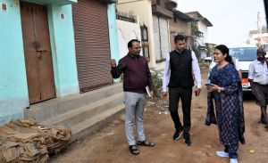 कलेक्टर ने सुबह से ही थोक एवं फुटकर विक्रेताओं के घरों और गोदामों में दी दबीश कलेक्टर ने सुबह से ही थोक एवं फुटकर विक्रेताओं के घरों और गोदामों में दी दबीश