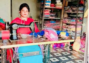  माओवाद प्रभावित क्षेत्र से निकलकर आत्मनिर्भरता की मिसाल बनीं सरोज पोडियाम