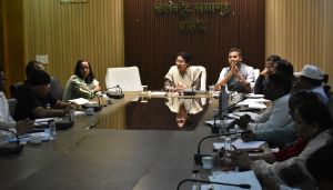  सभी नोडल अधिकारी प्रतिदिन धान खरीदी केन्द्रों में निर्धारित समयावधि में अपनी उपस्थिति सुनिश्चित करें: कलेक्टर  