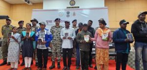  बस्तर में शांति और विकास की नई दिशा : 65 लाख के इनामी 10 माओवादी आत्मसमर्पण कर मुख्यधारा में लौटे