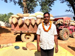  धान खरीदी केन्द्र में किसानों की सुविधा को सर्वाेच्च प्राथमिकता-संतोष यादव 