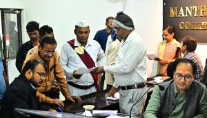  कलेक्टर ने साप्ताहिक जनदर्शन में सुनी लोगों की समस्याएं