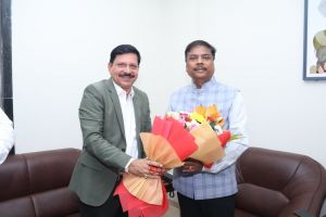  वन मंत्री श्री कश्यप से एसईसीएल के सीएमडी ने की सौजन्य भेंट