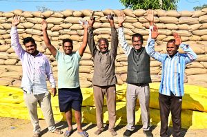  धान खरीदी से किसानों के जीवन में लौटी खुशहाली