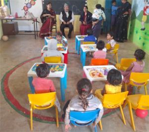   बच्चों के चेहरों पर मुस्कान, कर्मचारियों का जन्मदिन बना यादगार