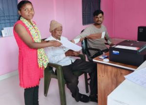  डिजिटल सुविधा से बदल रहा ग्रामीण तंत्र