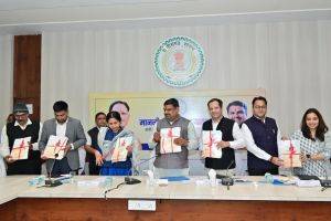  स्कूल शिक्षा मंत्री गजेन्द्र यादव ने शिक्षा विभाग की दुर्ग संभाग स्तरीय समीक्षा बैठक ली