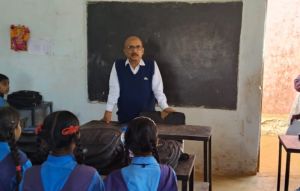  दुर्ग जिला शिक्षा अधिकारी ने किया स्कूलों का निरीक्षण