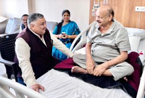  पर्यटन मंत्री राजेश अग्रवाल ने  विधायक भैयालाल राजवाड़े से की मुलाकात, शीघ्र स्वस्थ होने की कामना