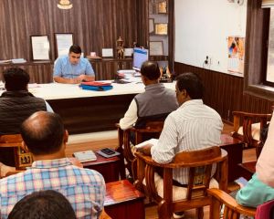  सेतु निर्माण, सड़क विकास और भवन निर्माण कार्यों की प्रगति पर कलेक्टर ने ली  समीक्षा बैठक