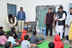  पर्यटन एवं संस्कृति मंत्री ने प्राथमिक शाला बेंदरचुवा का किया निरीक्षण, बच्चों से की आत्मीय मुलाकात