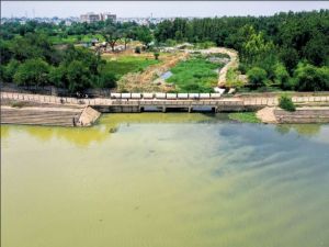 नगर निगम द्वारा बनाये गए एसटीपी का पानी खारून नदी में उपचार करने के बाद ही प्रवाहित हो रहा है 