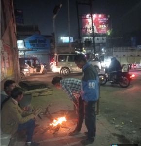  रायपुर नगर निगम  द्वारा  30 से भी अधिक  सार्वजनिक स्थानों में अलाव जलाने  की  व्यबस्था 