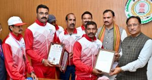  मुख्यमंत्री श्री साय से मास्टर एथलीट फेडरेशन ऑफ इंडिया के प्रतिभागियों ने की सौजन्य भेंट