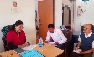 कलेक्टर ने धान खरीदी केंद्रों का आकस्मिक निरीक्षण कर व्यवस्थाओं का लिया जायजा