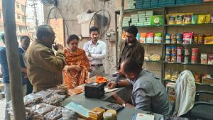 नगर निगम जोन 4 राजस्व विभाग द्वारा बकायादार नेताजी होटल कटोरा तालाब पर सीलिंग कार्यवाही की