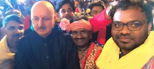   अनुपम खेर ने रिखी क्षत्रिय और उनके समूह की प्रस्तुति को खूब सराहा