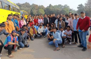  राज्य स्तरीय युवा महोत्सव 2025-26 हेतु रायपुर जिले के युवा कलाकारों का दल रवाना