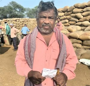  धान बिक्री के उपरांत 72 घण्टे में अपने खाते में राशि जमा होने से प्रसन्नचित हुआ किसान सुरेश कुमार साहू
