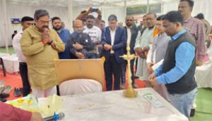  निगम परिसर में शासकीय योजनाओं का शिविर लगाया गया