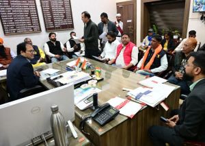 कलेक्टर संजय अग्रवाल ने ली राजनीतिक दलों बैठक