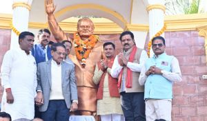   भारतरत्न अटल बिहारी वाजपेयी  की जयंती पर उप मुख्यमंत्री  विजय शर्मा ने अर्पित किए श्रद्धासुमन