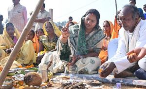  मंत्री लक्ष्मी राजवाड़े ने दो सड़क निर्माण कार्यों का किया भूमिपूजन