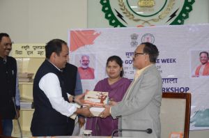  स्मृति पुस्तकालय योजना से शिक्षा को मिला नया संबल : मंजू चौबे ने दान की पुस्तकें