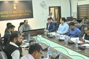 कलेक्टर ने टीएल बैठक में की फ्लेगशीप योजनाओं की समीक्षा