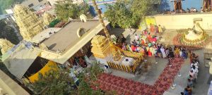 बालाजी मंदिर में विशाल जनसमुदाय के बीच मना वैकुंठ एकादशी उत्सव