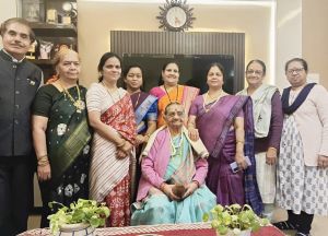 92 वर्षीय प्रमोदिनी देशमुख का महाराष्&zwj;ट्र मंडल ने किया सम्&zwj;मान