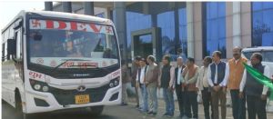 मंत्री रामविचार नेताम ने विद्यार्थियों की शैक्षणिक भ्रमण बस को हरी झंडी दिखाकर किया रवाना मंत्री रामविचार नेताम ने विद्यार्थियों की शैक्षणिक भ्रमण बस को हरी झंडी दिखाकर किया रवाना