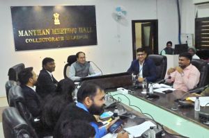 कलेक्टर ने टीएल बैठक में की योजनाओं की समीक्षा कलेक्टर ने टीएल बैठक में की योजनाओं की समीक्षा