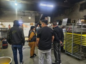 नाली को गन्दगी डालकर बाधित करने की जनशिकायत मिलने पर 10000 रूपये जुर्माना कर सुधार करने दी नोटिस