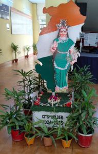 आईटीआई में &ldquo;बेस्ट आउट ऑफ वेस्ट&rdquo; से बनी छत्तीसगढ़ महतारी की आकर्षक प्रतिमा