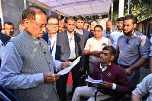 दोनों पैर से दिव्यांग राज शर्मा को 20 हजार रूपए की आर्थिक सहायता दोनों पैर से दिव्यांग राज शर्मा को 20 हजार रूपए की आर्थिक सहायता