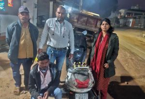  आबकारी विभाग की कार्रवाई, 5.76 बल्क लीटर अवैध देशी मदिरा व स्कूटी जब्त