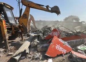 नगर निगम ने आमासिवनी बाजार में  दुकान को तोडकर शासकीय भूमि को किया कब्जामुक्त  