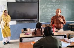  जिला शिक्षा अधिकारी ने विभिन्न शालाओं का किया औचक निरीक्षण